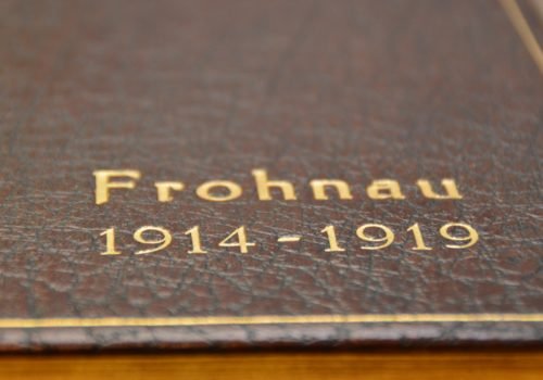 Alter Bucheinband mit der Beschriftung Frohnau 1914 - 1919.
